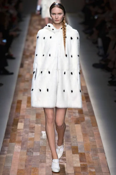 Look 14